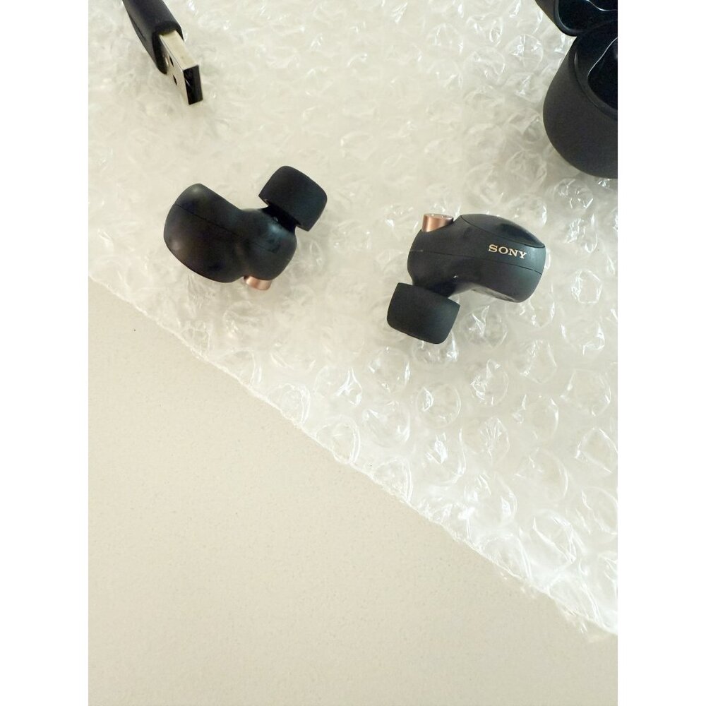Sony - WF1000XM4 True Wireless Noise Cancelling Earbuds - Black - Picture 5 of 11